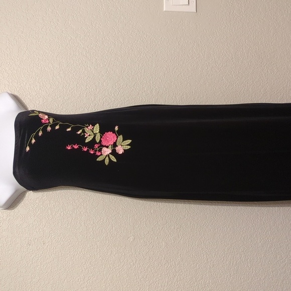 City Triangles vintage black velvet floral embroidered strapless maxi dress - Picture 4 of 11